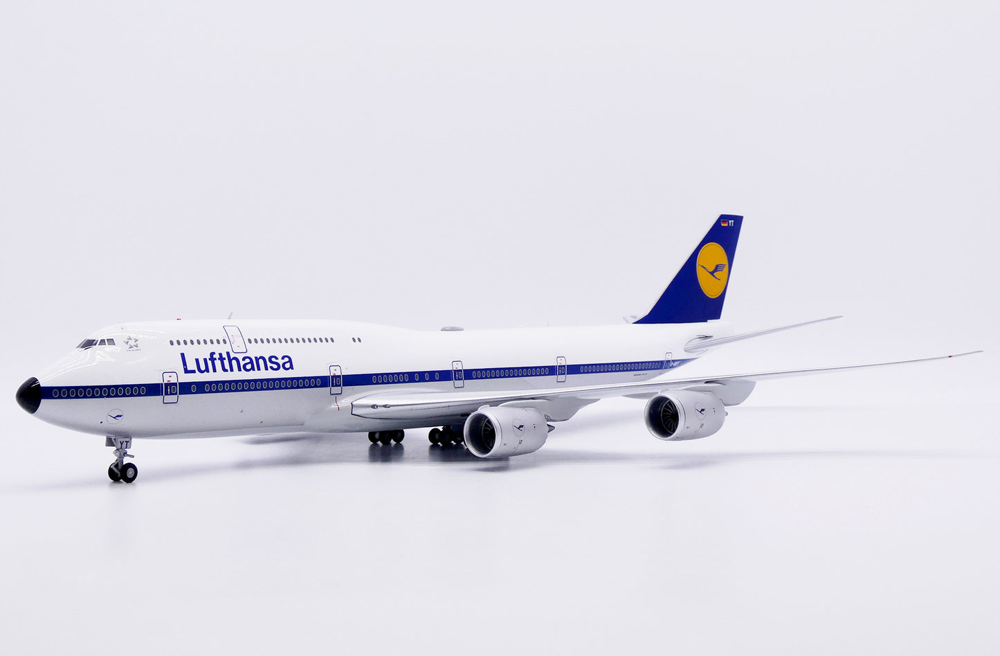 JC WINGS B747-8 LUFTHANSA "RETRO" REG: D-ABYT