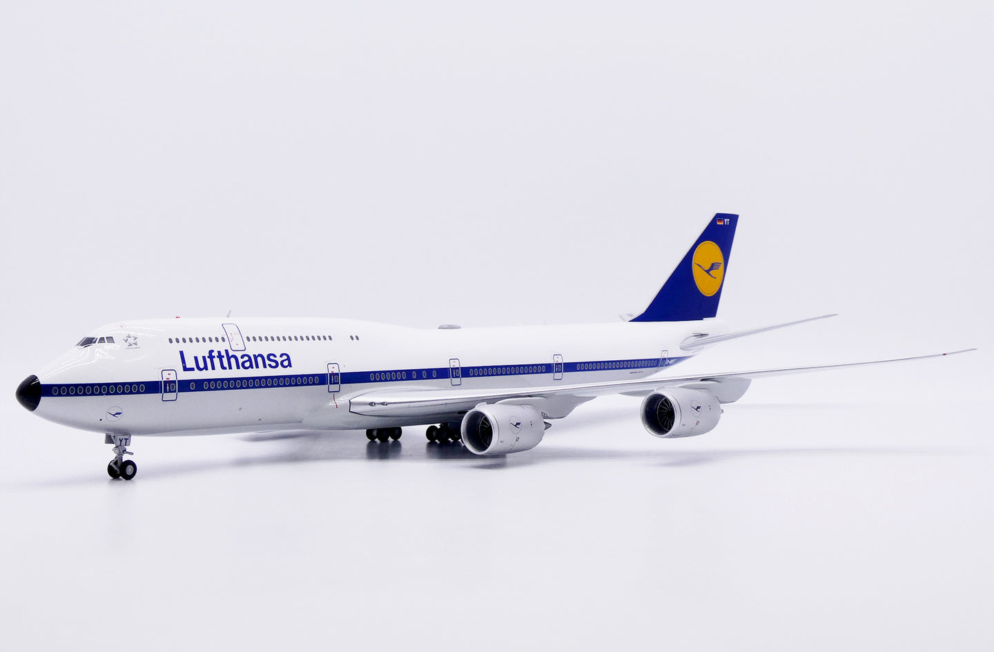 JC WINGS B747-8 LUFTHANSA "RETRO" REG: D-ABYT