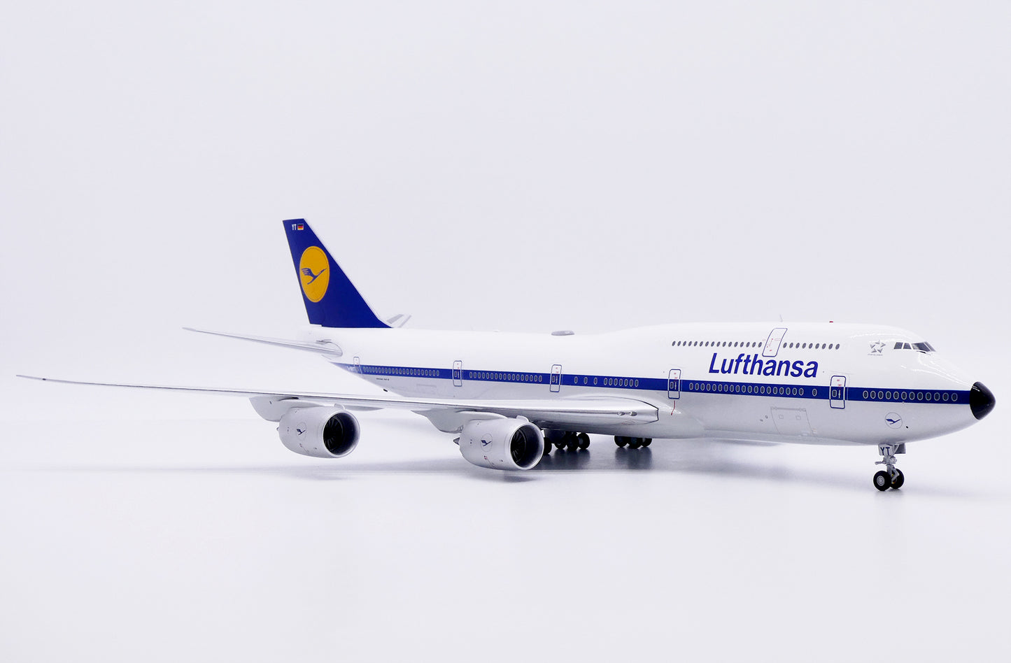 JC WINGS B747-8 LUFTHANSA "RETRO" REG: D-ABYT