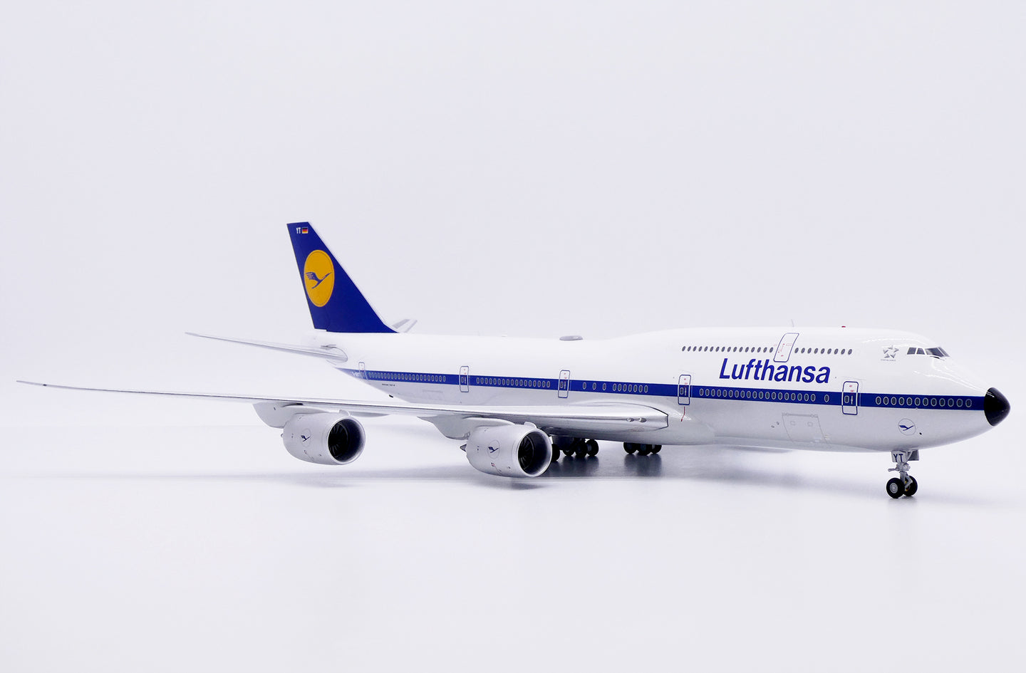 JC WINGS B747-8 LUFTHANSA "RETRO" REG: D-ABYT