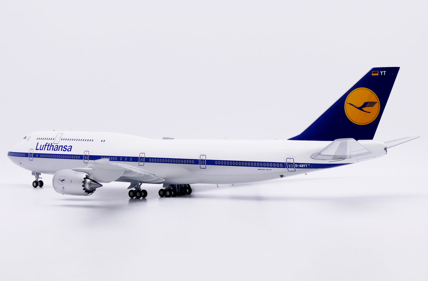 JC WINGS B747-8 LUFTHANSA "RETRO" REG: D-ABYT
