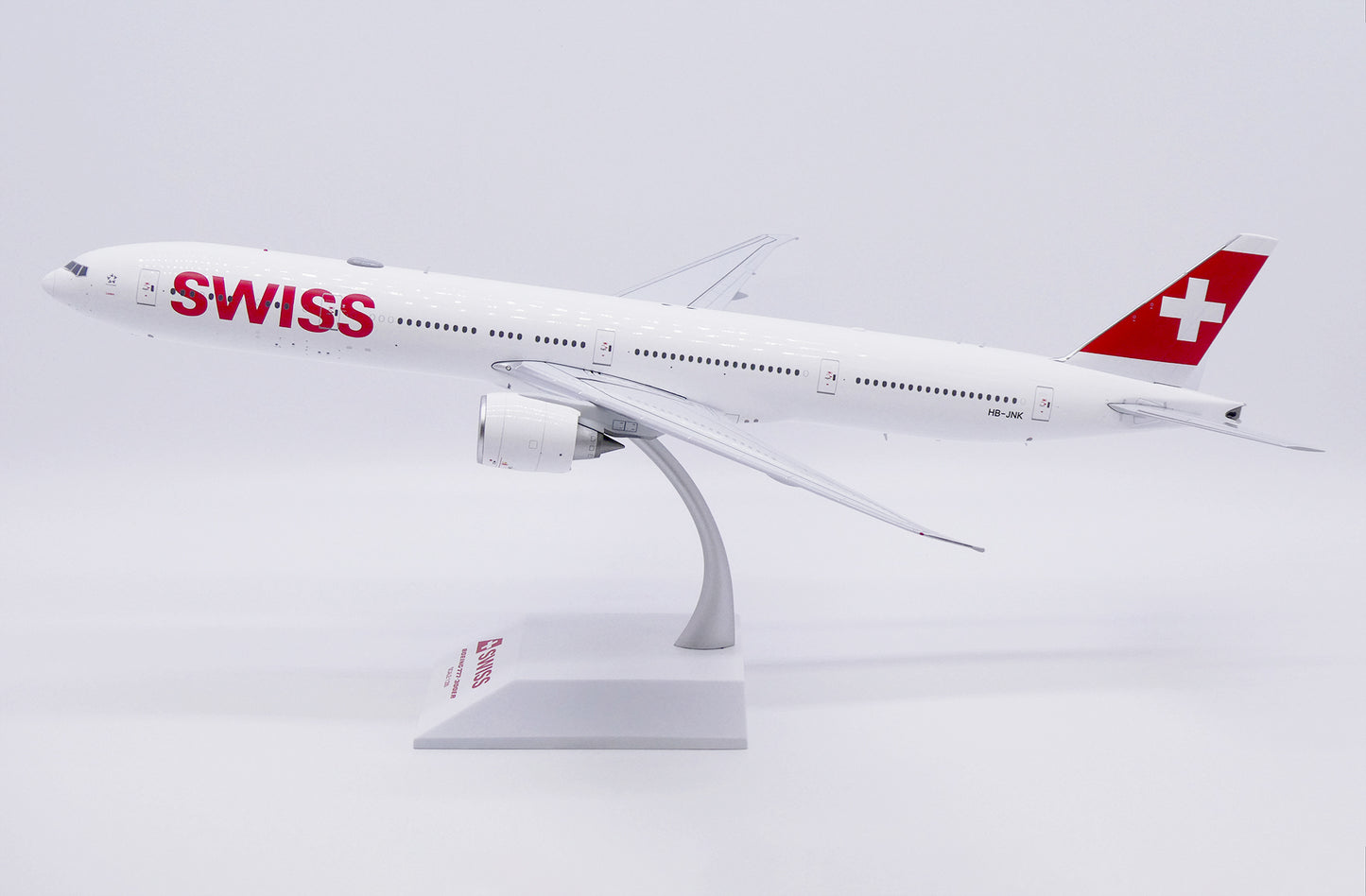 JC WINGS B777-300ER SWISS "LUZERN" REG: HB-JNK