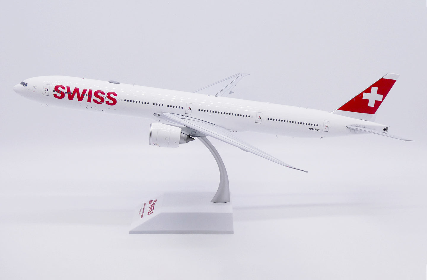 JC WINGS B777-300ER SWISS "LUZERN" REG: HB-JNK