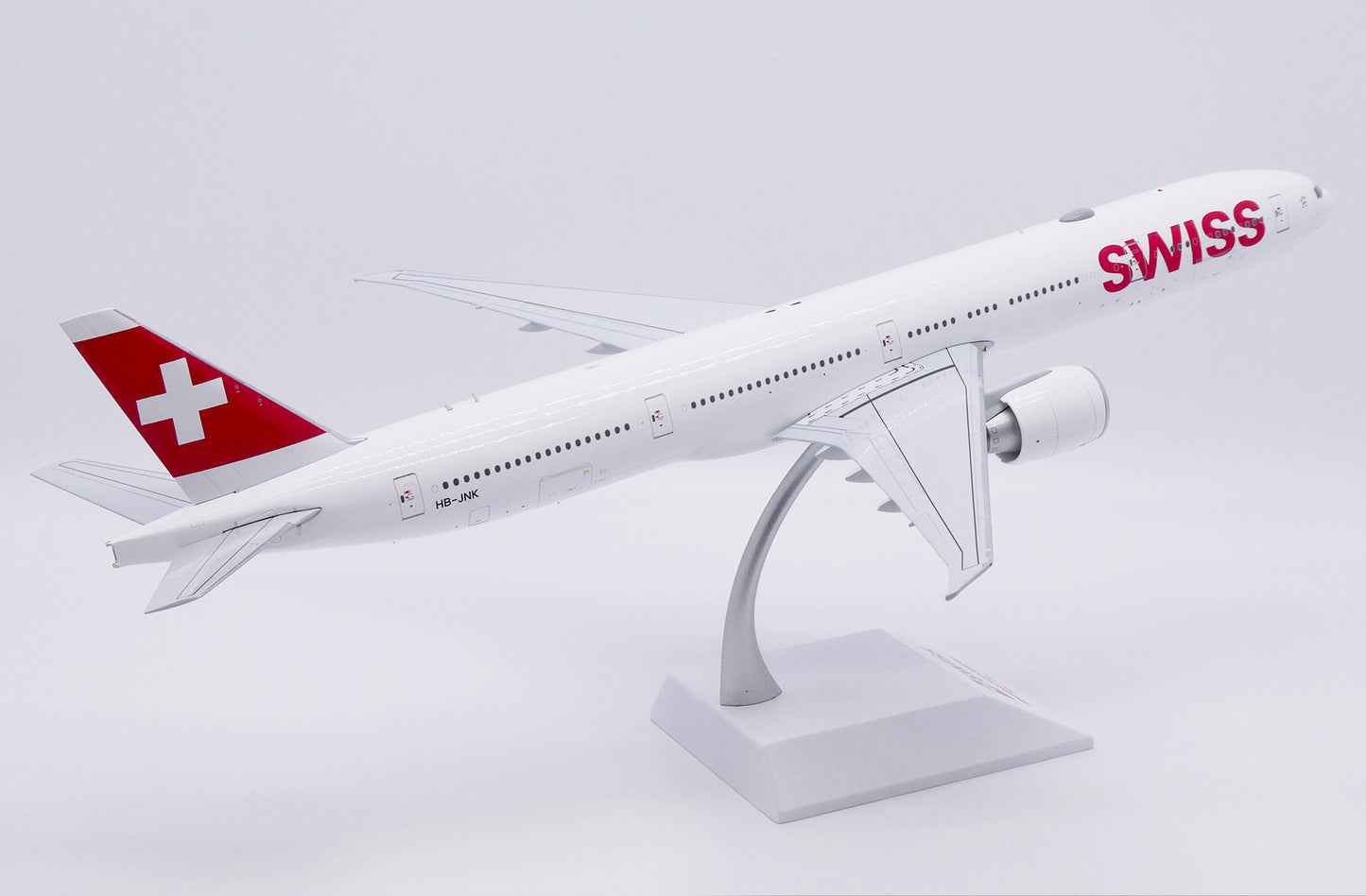 JC WINGS B777-300ER SWISS "LUZERN" REG: HB-JNK