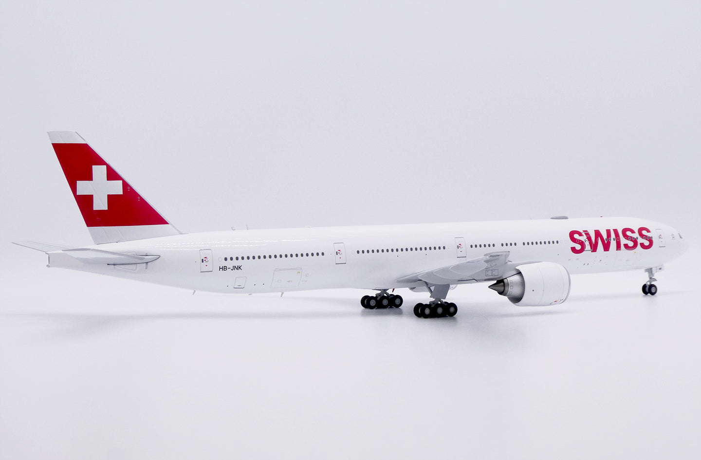 JC WINGS B777-300ER SWISS "LUZERN" REG: HB-JNK