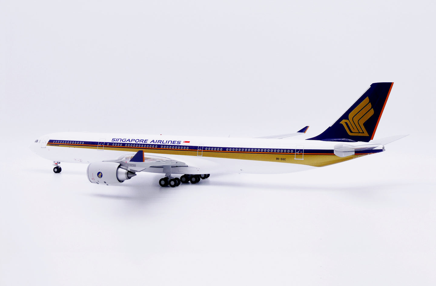 JC WINGS A340-500 SINGAPORE AIRLINES "OLD TITLES" REG: 9V-SGC