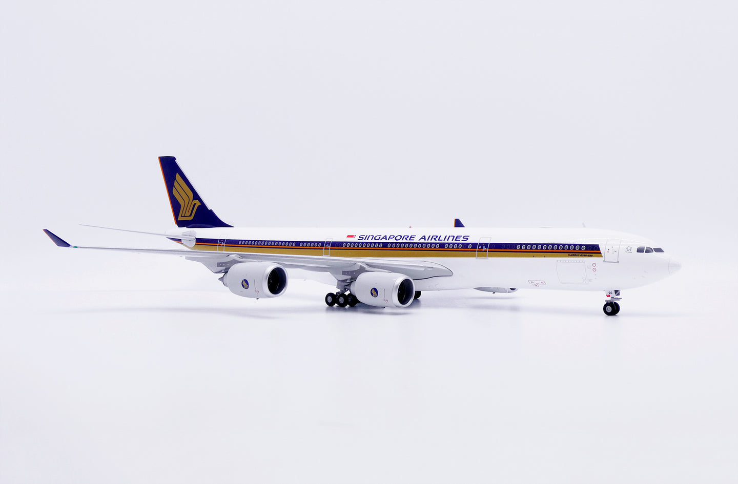 JC WINGS A340-500 SINGAPORE AIRLINES "OLD TITLES" REG: 9V-SGC
