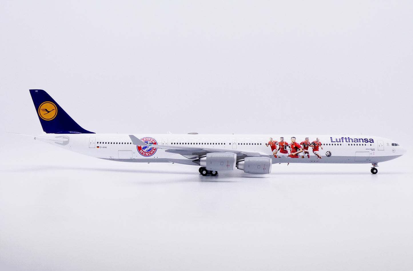 JC WINGS A340-600 LUFTHANSA "FC BAYERN MUNCHEN" REG: D-AIHK