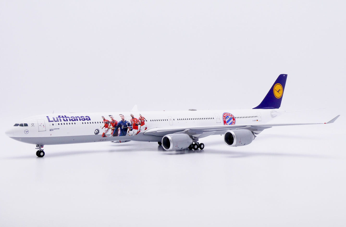 JC WINGS A340-600 LUFTHANSA "FC BAYERN MUNCHEN" REG: D-AIHK
