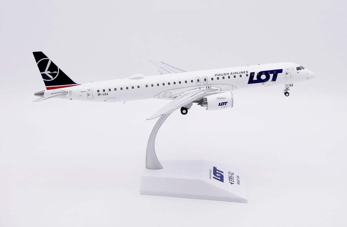JC WINGS E195-E2 POLISH AIRLINES (LOT) (FLAPS DOWN) REG: SP-LEA
