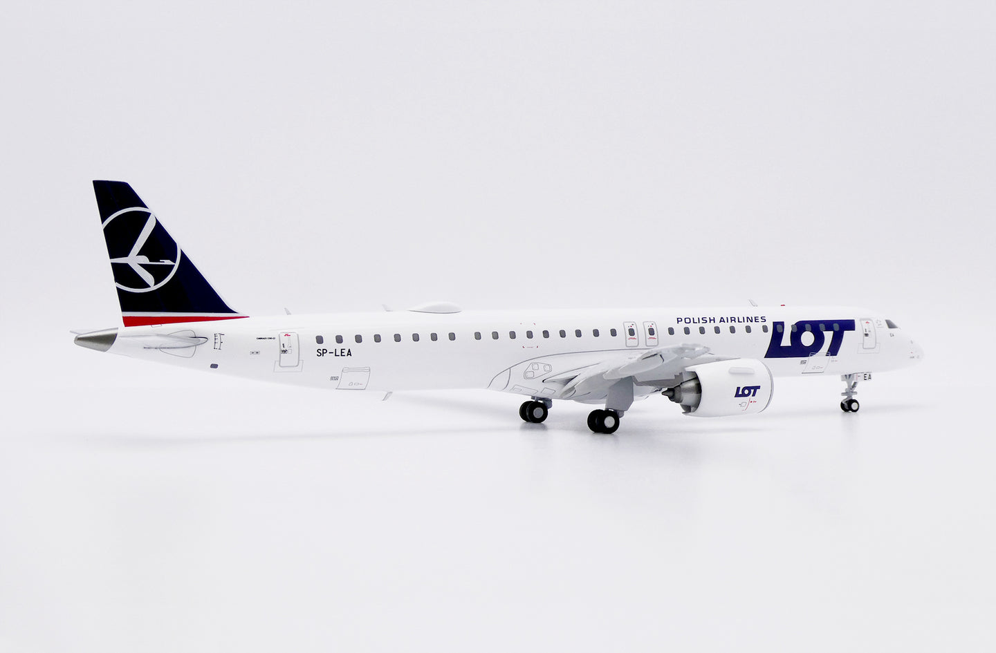 JC WINGS E195-E2 POLISH AIRLINES (LOT) (FLAPS DOWN) REG: SP-LEA