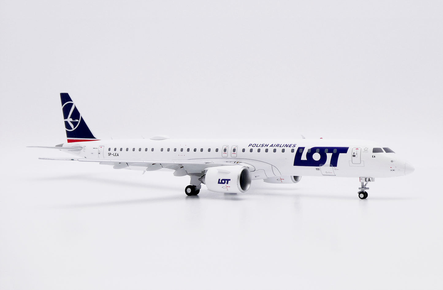 JC WINGS E195-E2 POLISH AIRLINES (LOT) (FLAPS DOWN) REG: SP-LEA