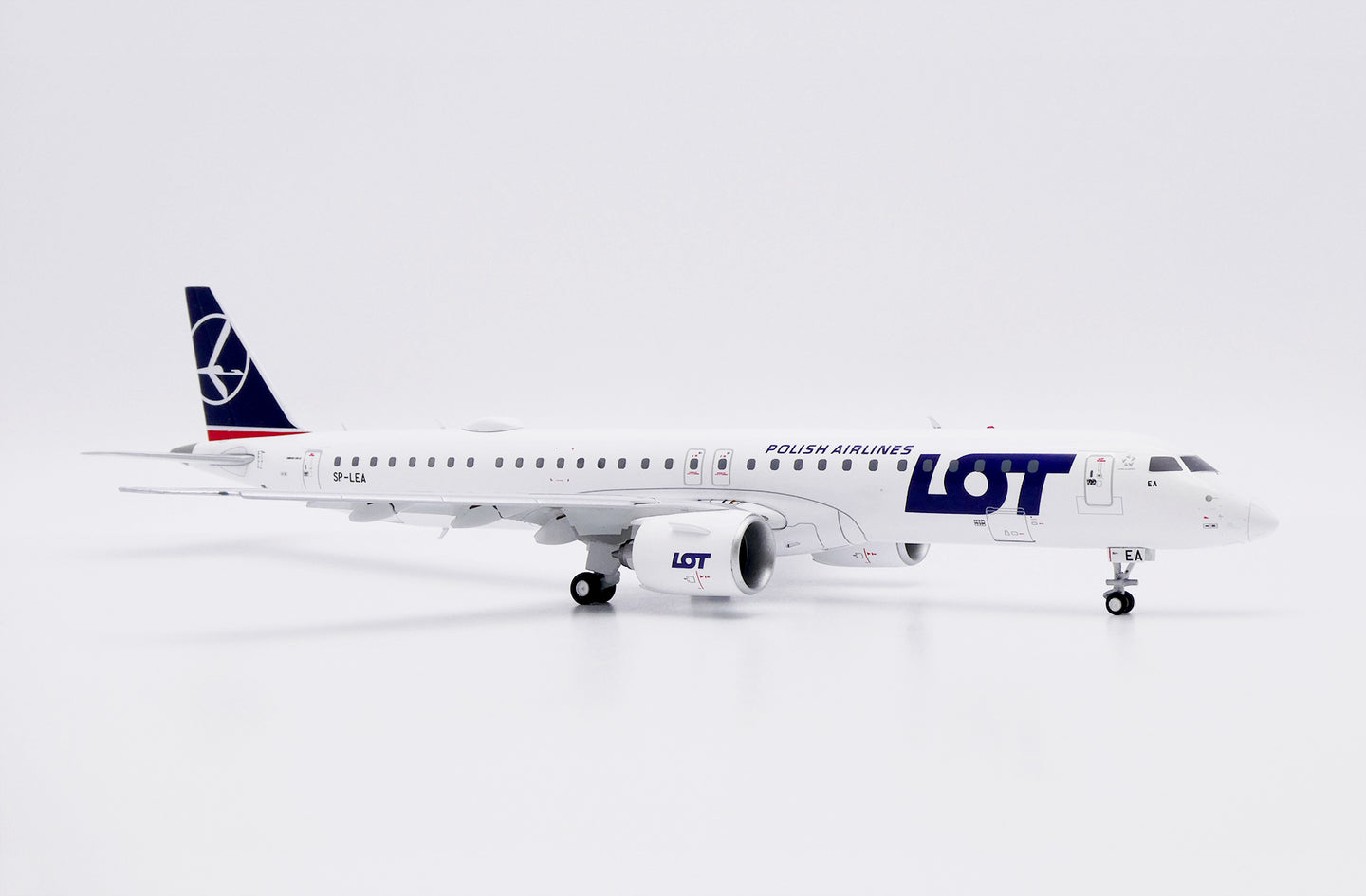 JC WINGS E195-E2 POLISH AIRLINES (LOT) (FLAPS DOWN) REG: SP-LEA