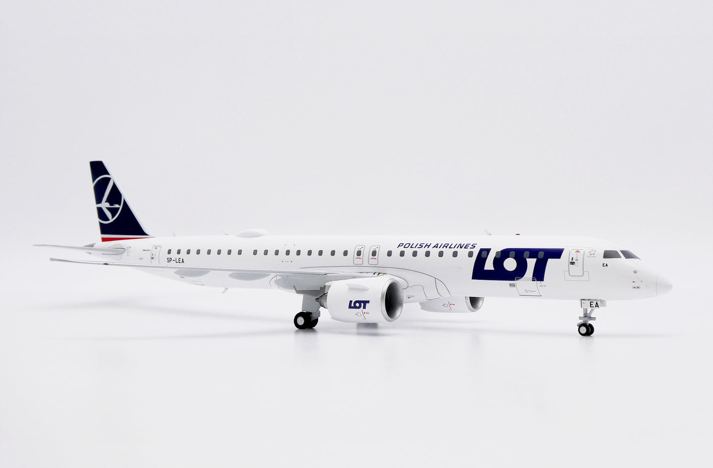 JC WINGS E195-E2 LOT POLISH AIRLINES REG: SP-LEA