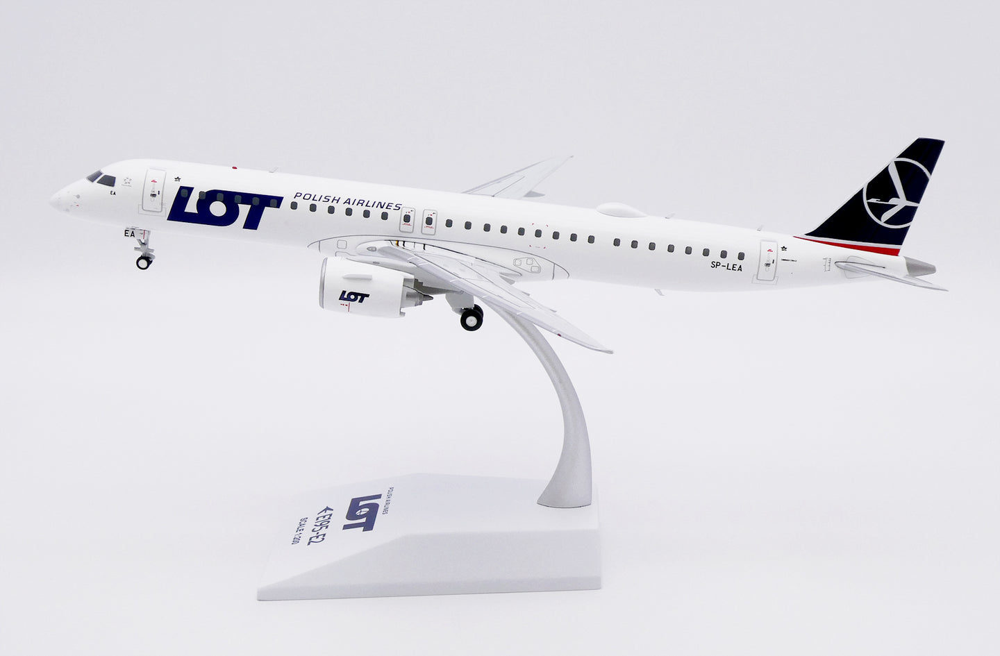 JC WINGS E195-E2 LOT POLISH AIRLINES REG: SP-LEA