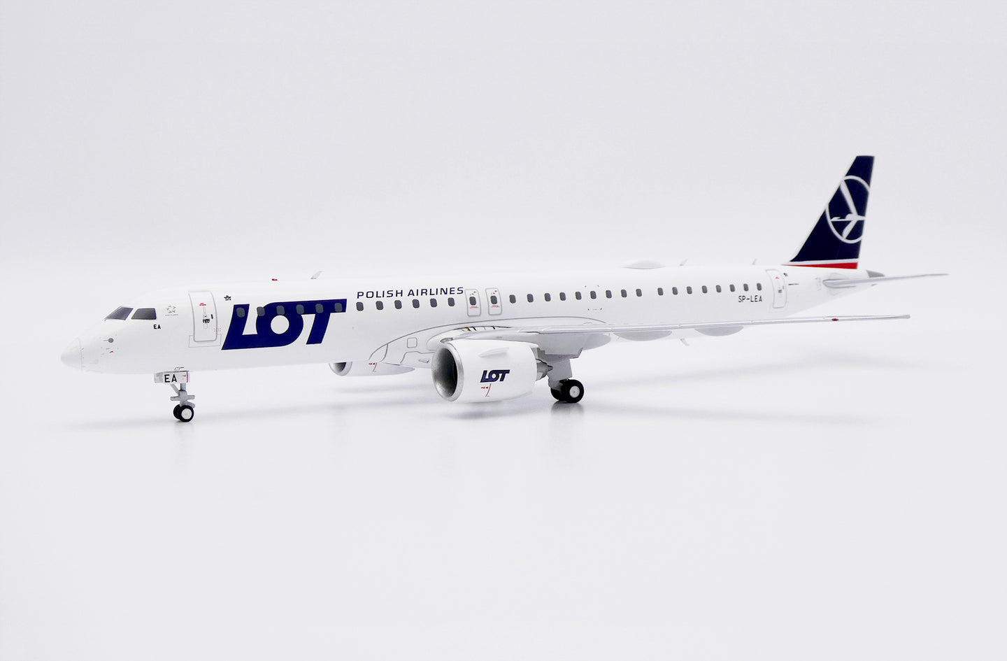 JC WINGS E195-E2 LOT POLISH AIRLINES REG: SP-LEA