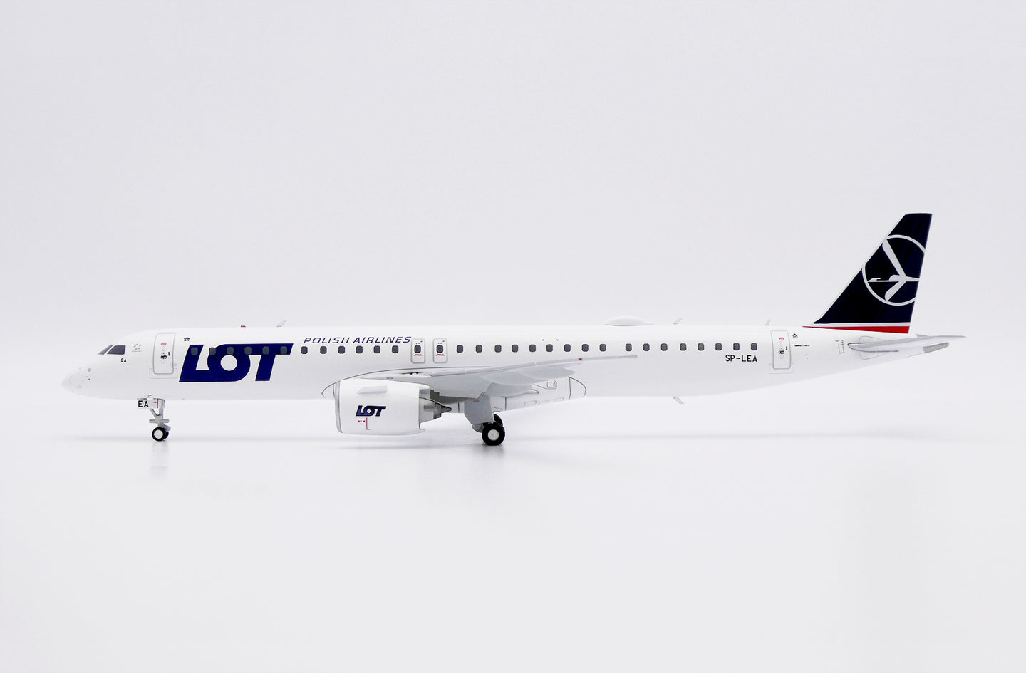 JC WINGS E195-E2 LOT POLISH AIRLINES REG: SP-LEA