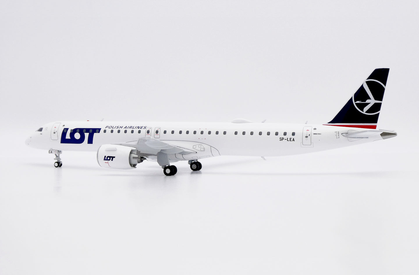 JC WINGS E195-E2 LOT POLISH AIRLINES REG: SP-LEA