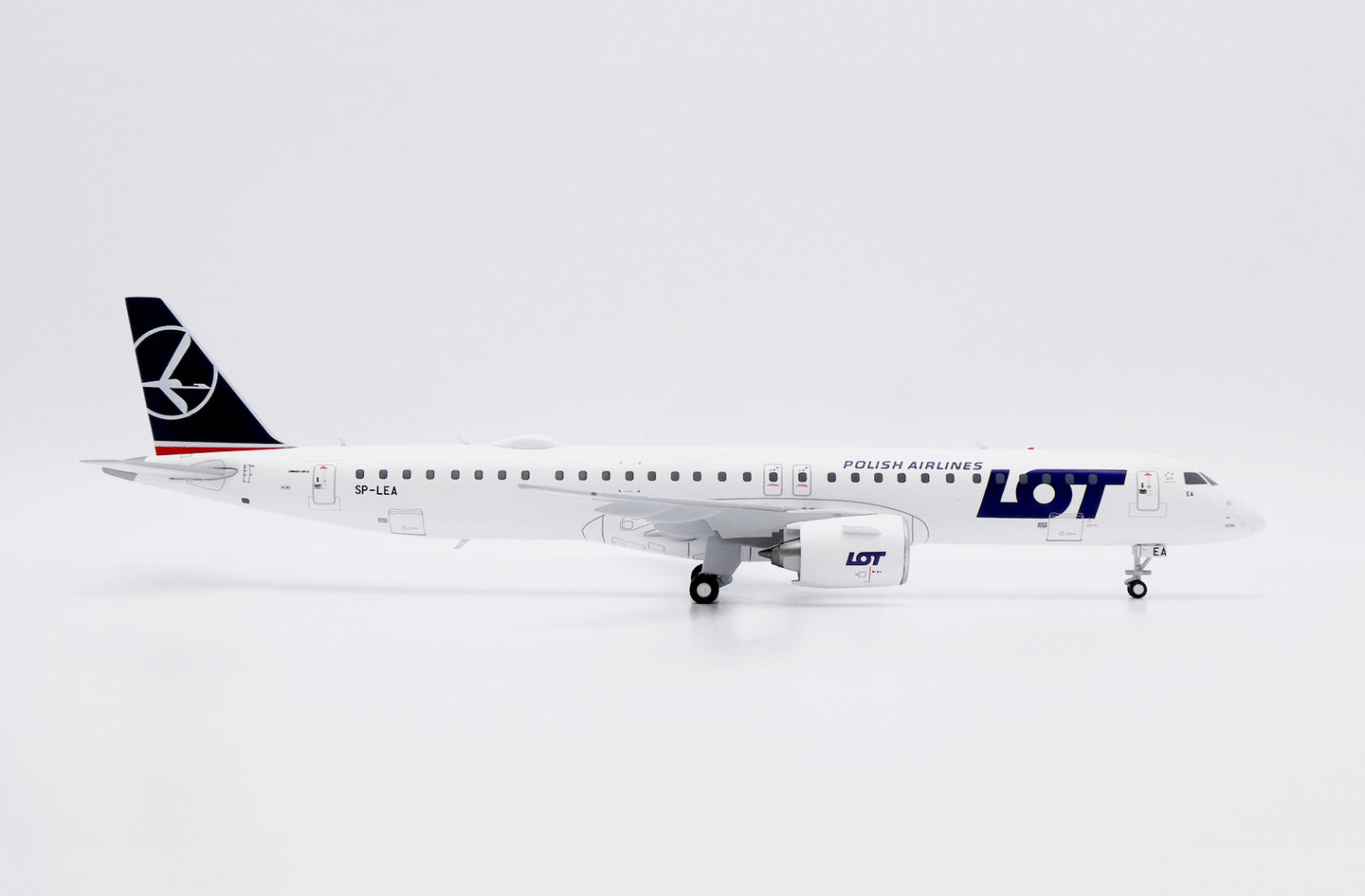 JC WINGS E195-E2 LOT POLISH AIRLINES REG: SP-LEA
