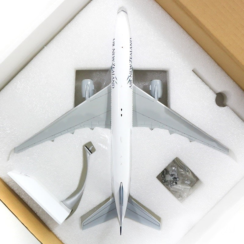 JCWINGS B777-200ER AIR NEW ZEALAND REG: ZK-OKA