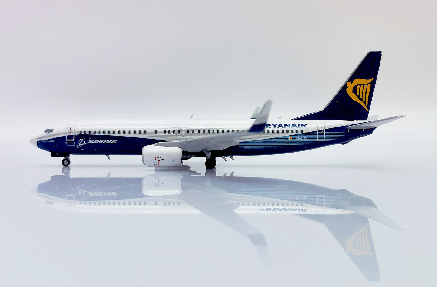 JC WINGS B737-800 DREAMLINER RYANAIR "WHITE NOSE" REG: EI-DCL