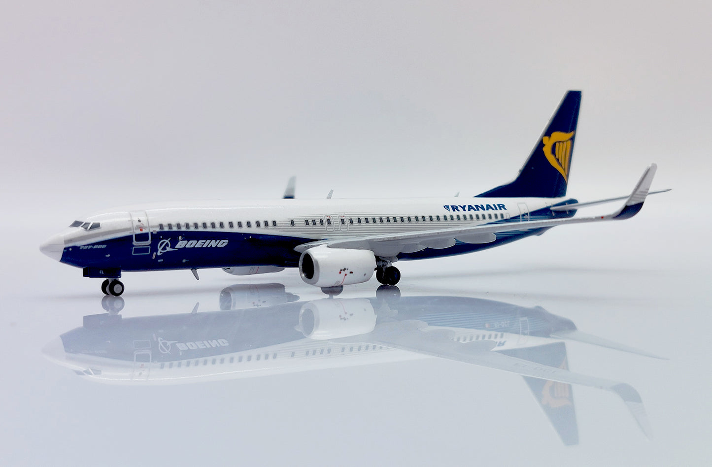 JC WINGS B737-800 DREAMLINER RYANAIR "WHITE NOSE" REG: EI-DCL