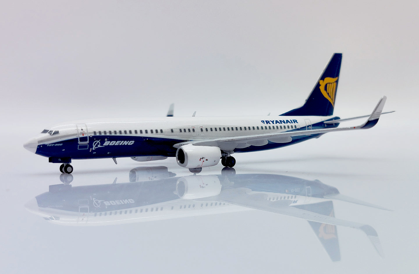 JC WINGS B737-800 DREAMLINER RYANAIR "WHITE NOSE" REG: EI-DCL
