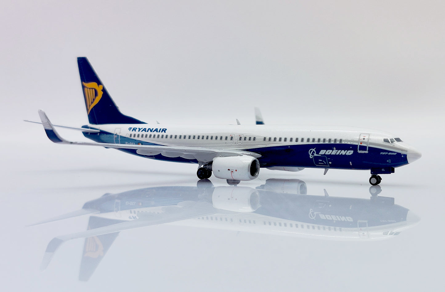JC WINGS B737-800 DREAMLINER RYANAIR "WHITE NOSE" REG: EI-DCL