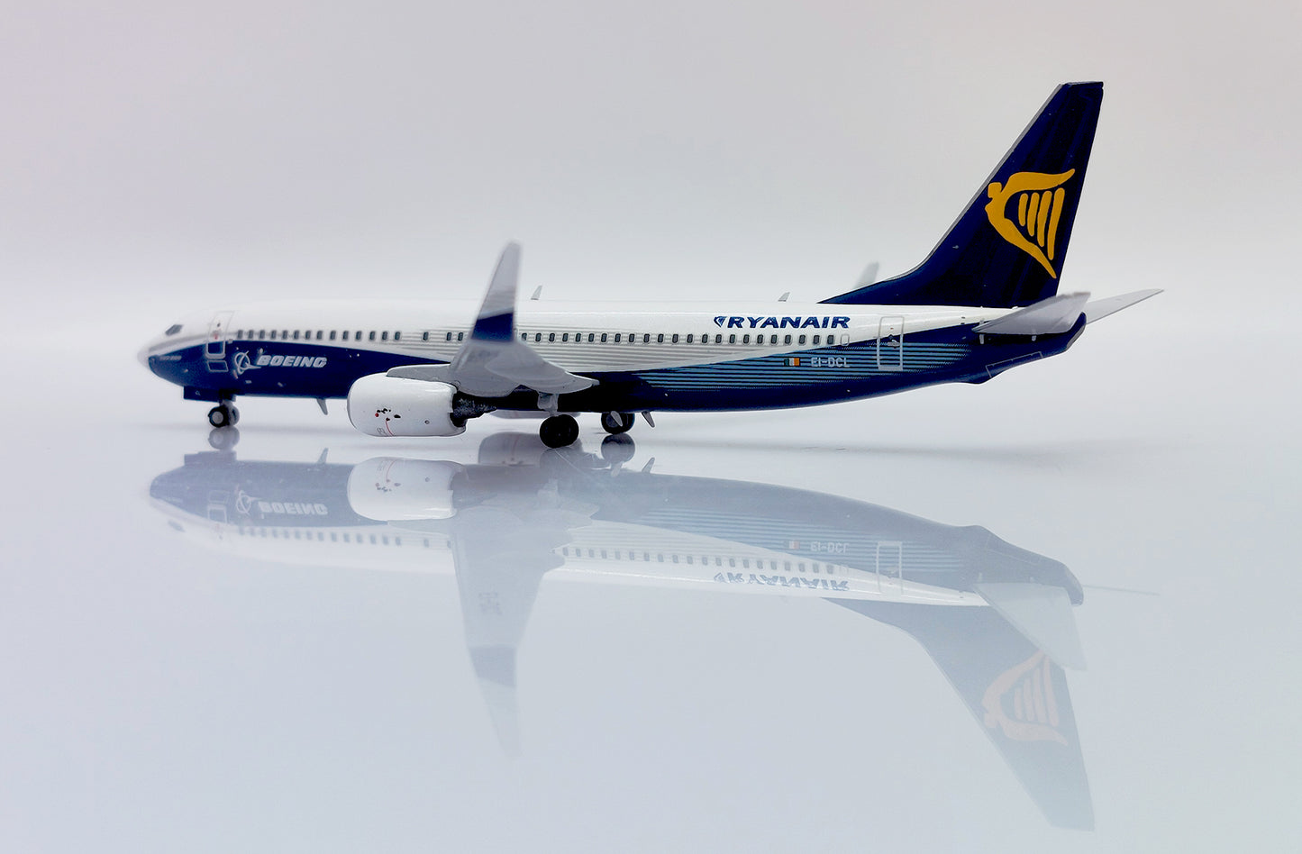 JC WINGS B737-800 DREAMLINER RYANAIR "WHITE NOSE" REG: EI-DCL