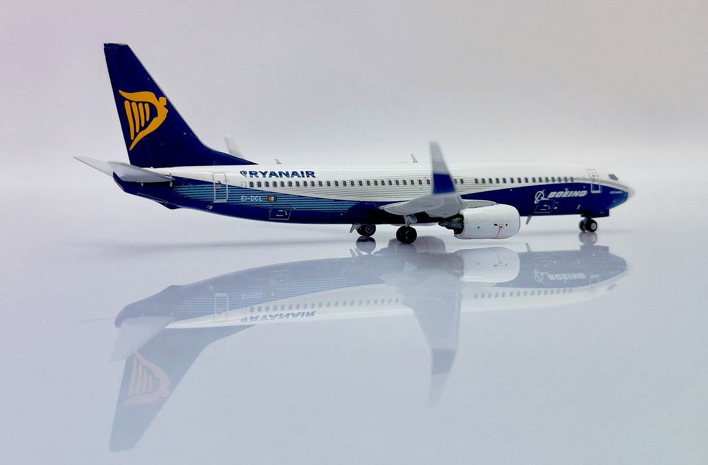 JC WINGS B737-800 DREAMLINER RYANAIR "WHITE NOSE" REG: EI-DCL