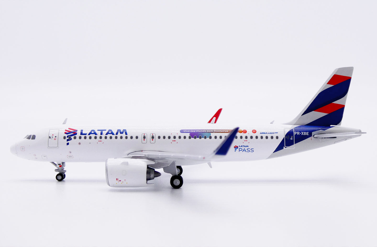 JC WINGS A320NEO LATAM AIRLINES "LATAM PASS" REG: PR-XBE