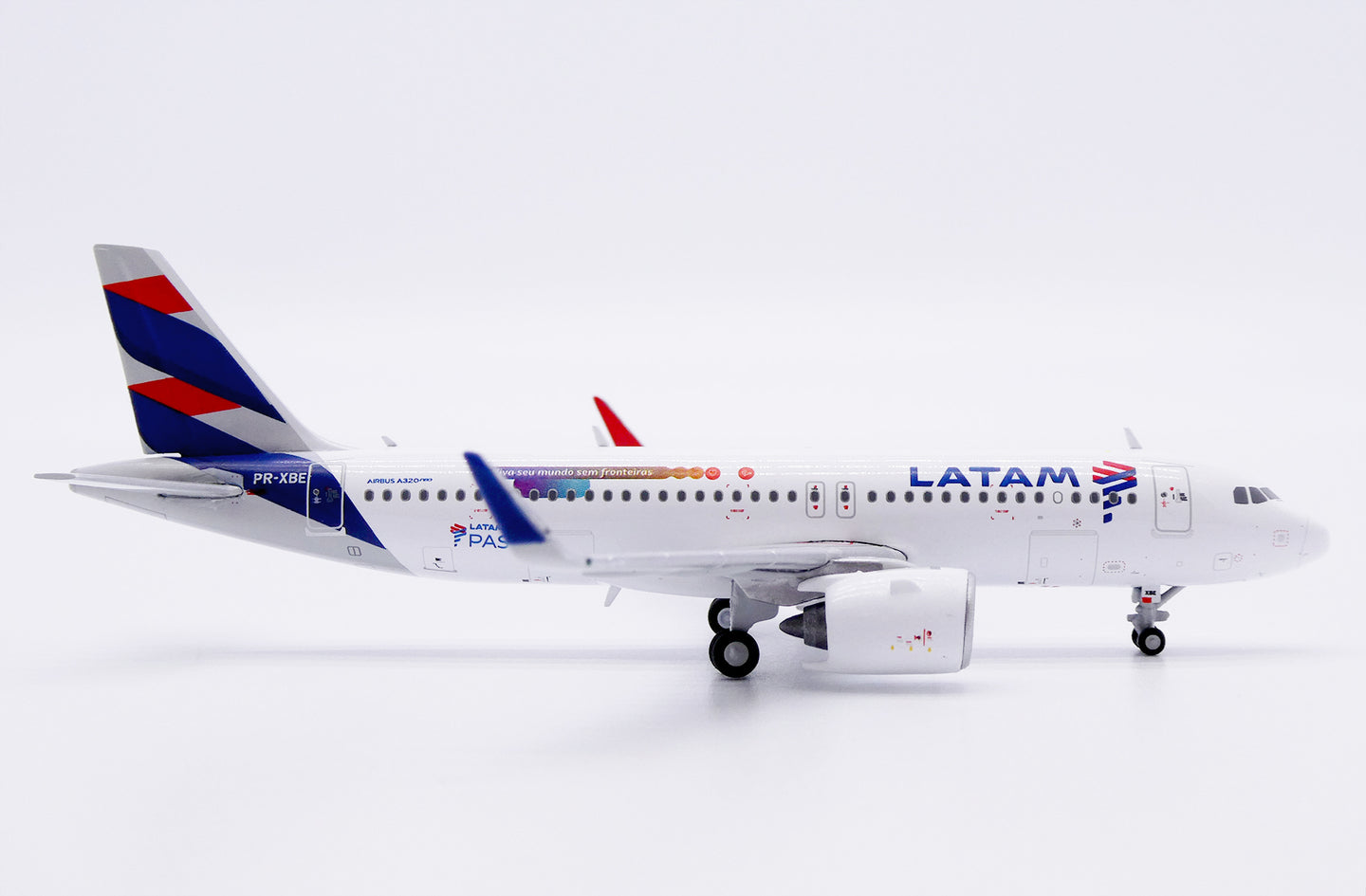 JC WINGS A320NEO LATAM AIRLINES "LATAM PASS" REG: PR-XBE