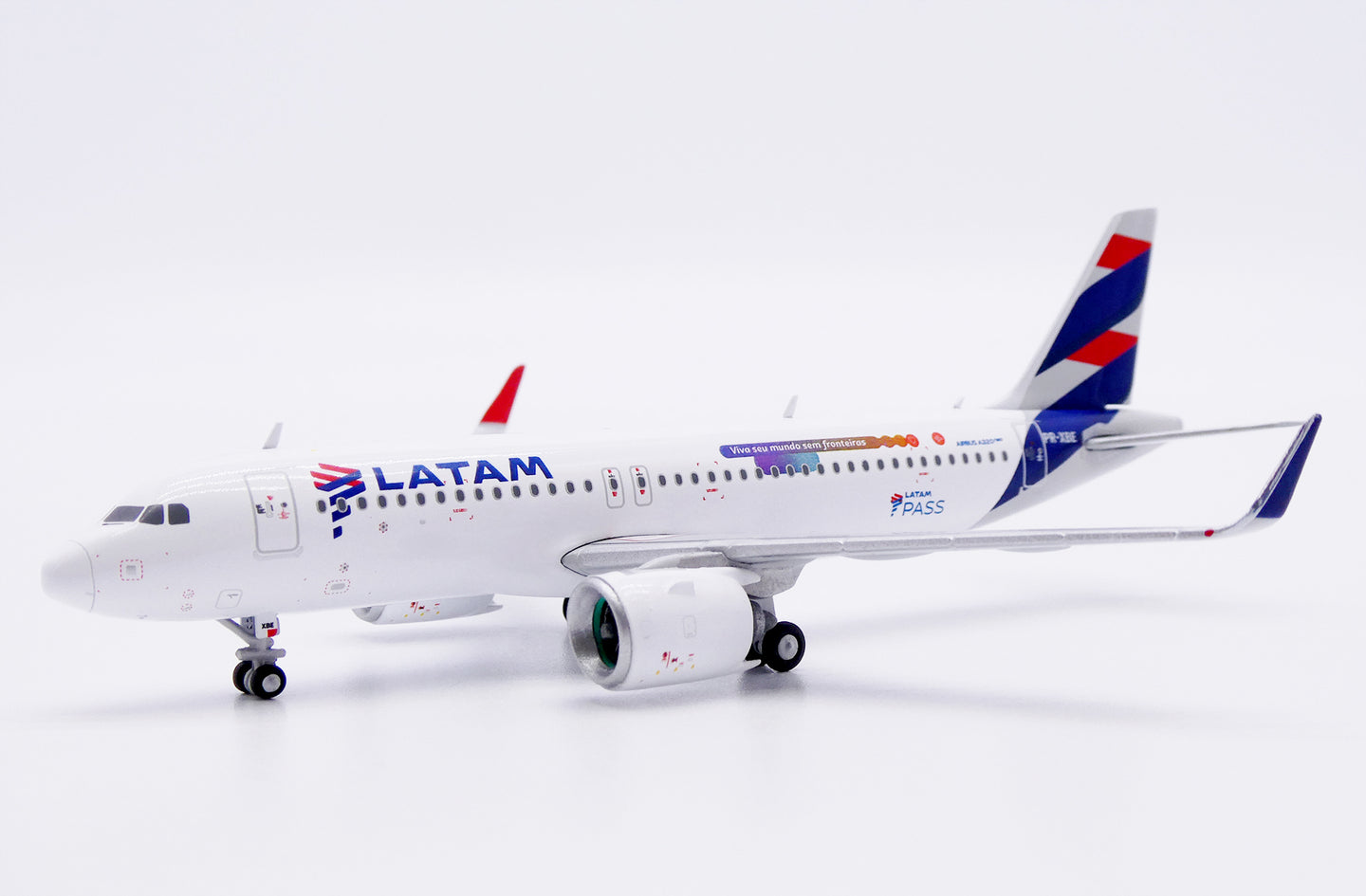 JC WINGS A320NEO LATAM AIRLINES "LATAM PASS" REG: PR-XBE