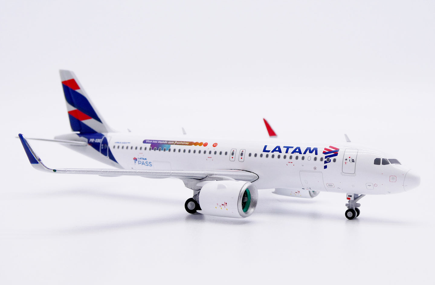 JC WINGS A320NEO LATAM AIRLINES "LATAM PASS" REG: PR-XBE