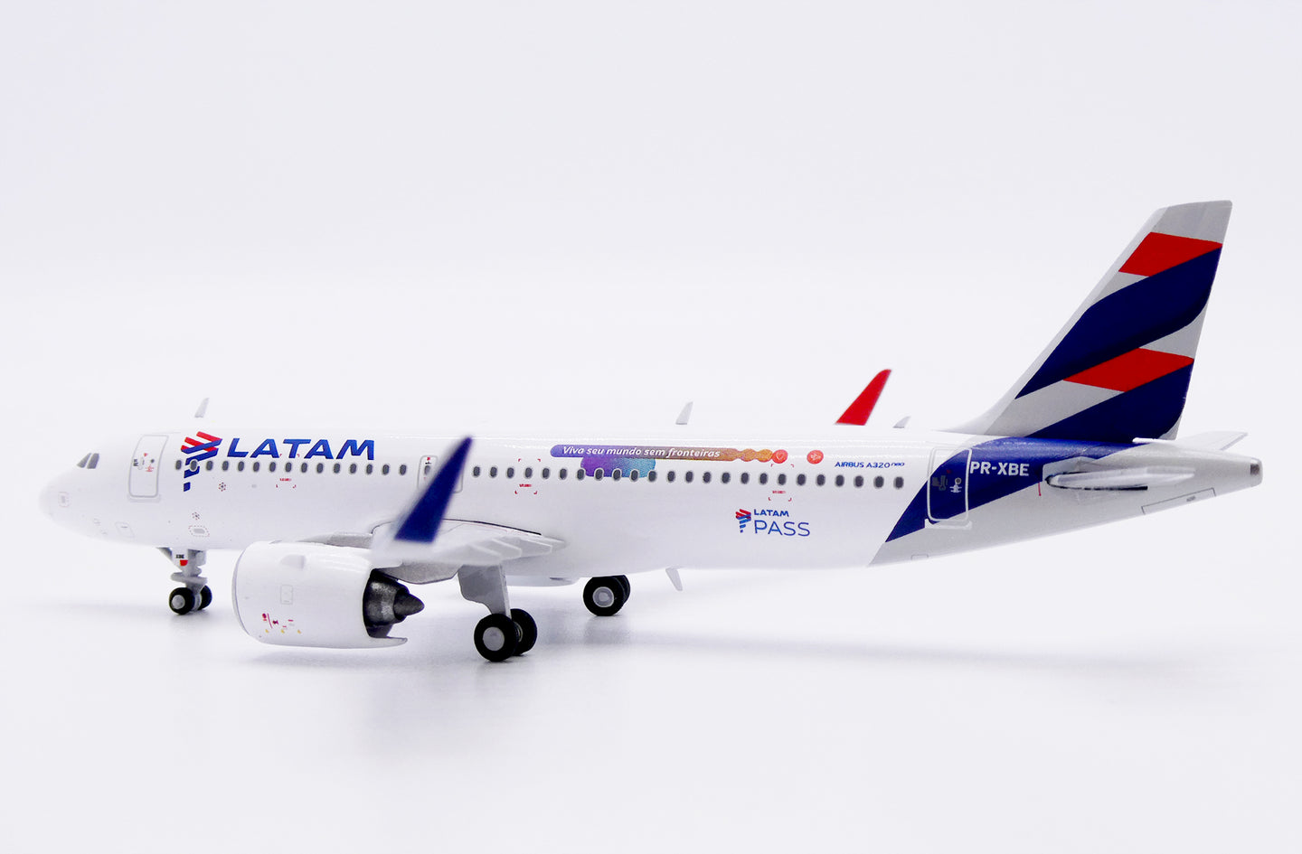 JC WINGS A320NEO LATAM AIRLINES "LATAM PASS" REG: PR-XBE