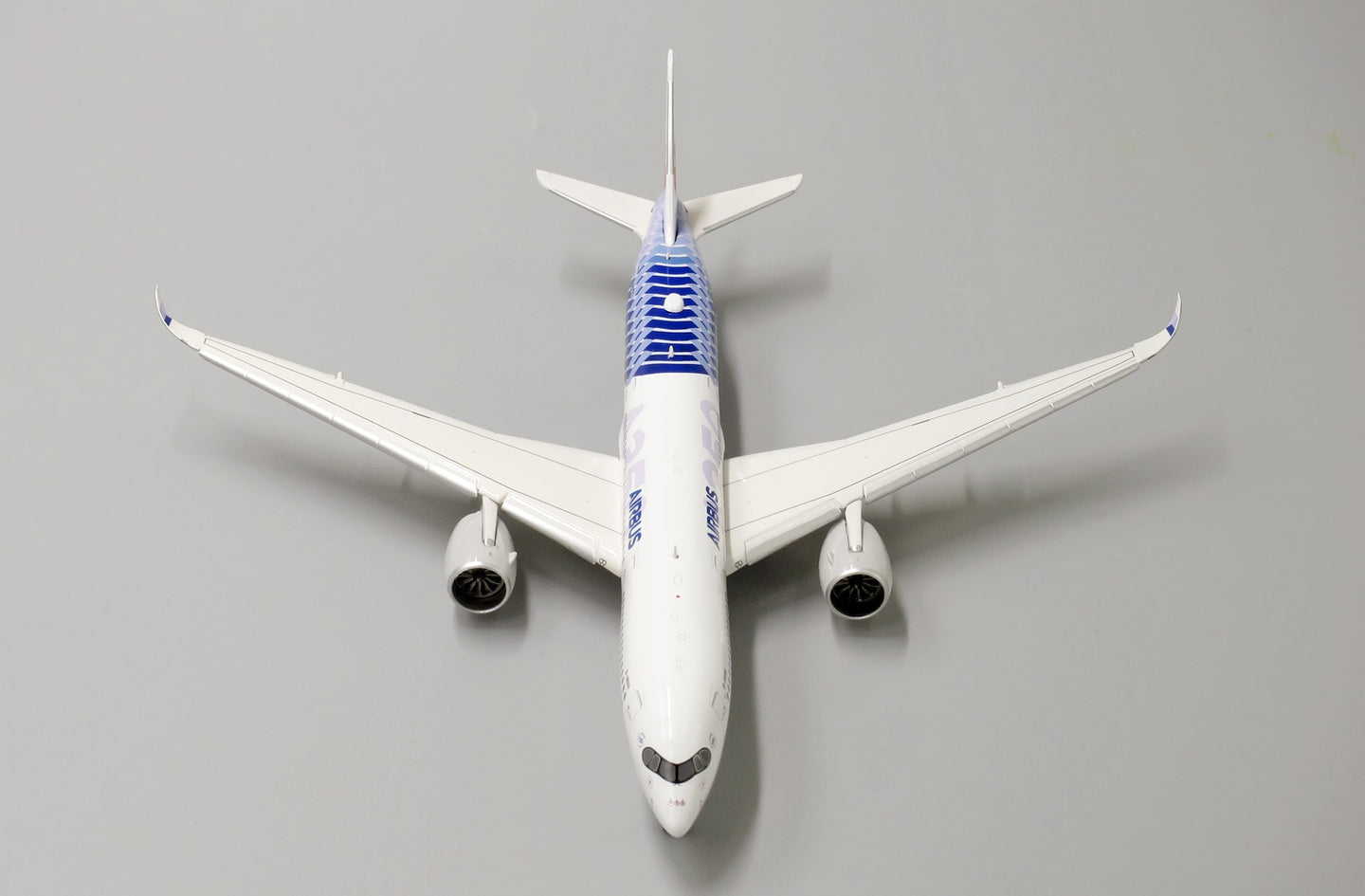 JC WINGS A350-900XWB CHINA AIRLINES "CARBON FIBER" (FLAPS DOWN) REG: B-18918