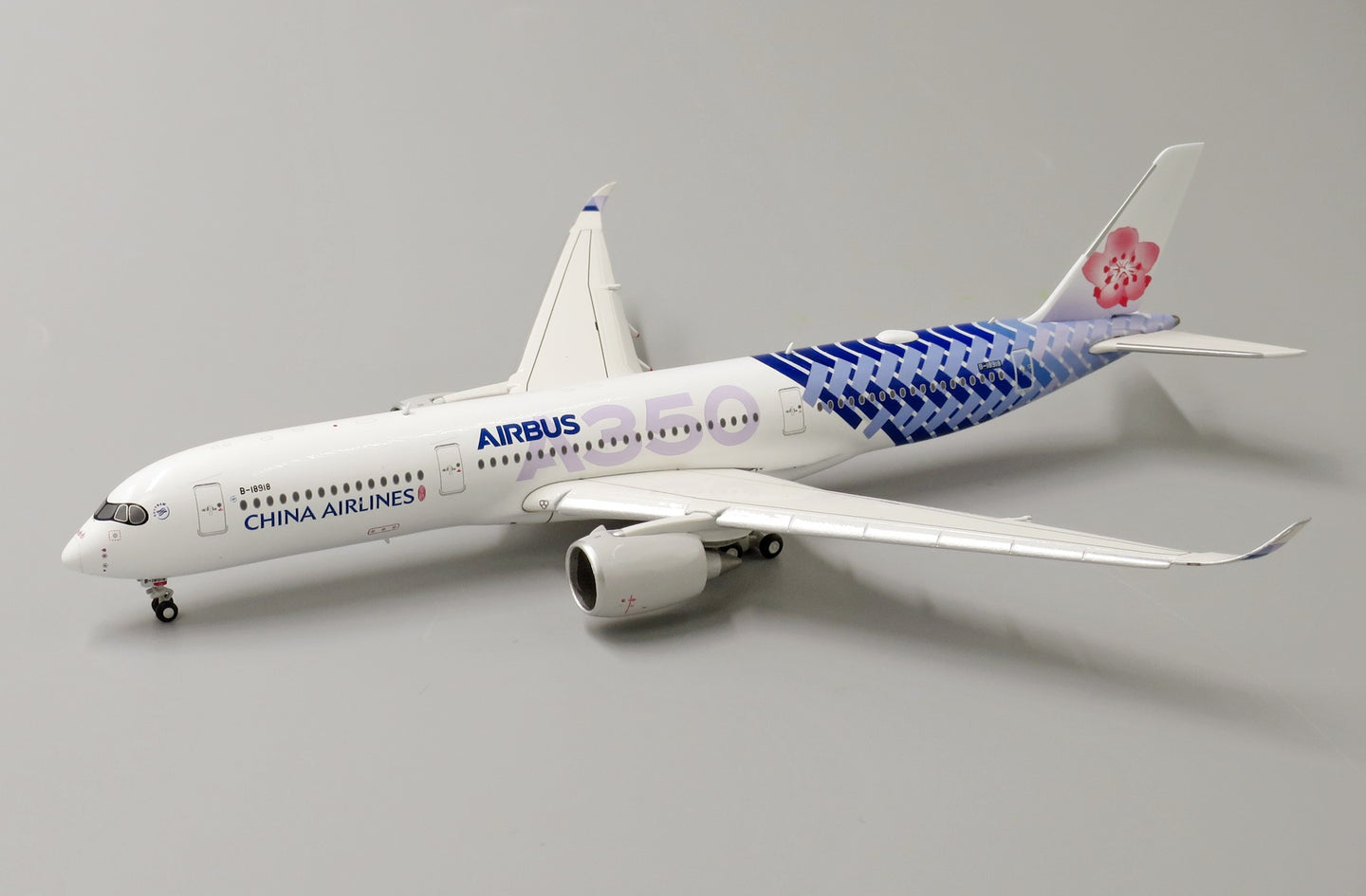 JC WINGS A350-900XWB CHINA AIRLINES "CARBON FIBER" (FLAPS DOWN) REG: B-18918