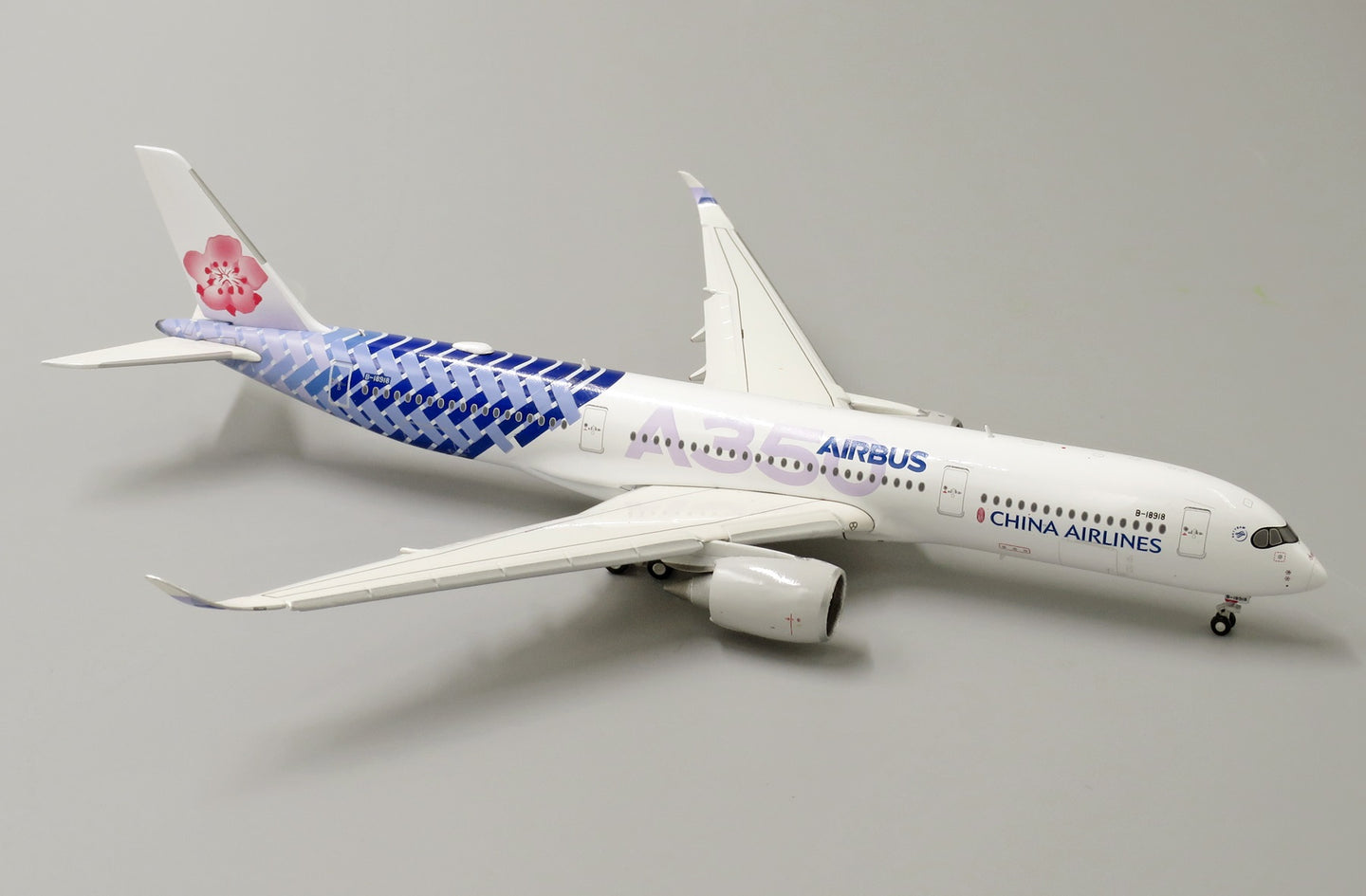 JC WINGS A350-900XWB CHINA AIRLINES "CARBON FIBER" (FLAPS DOWN) REG: B-18918