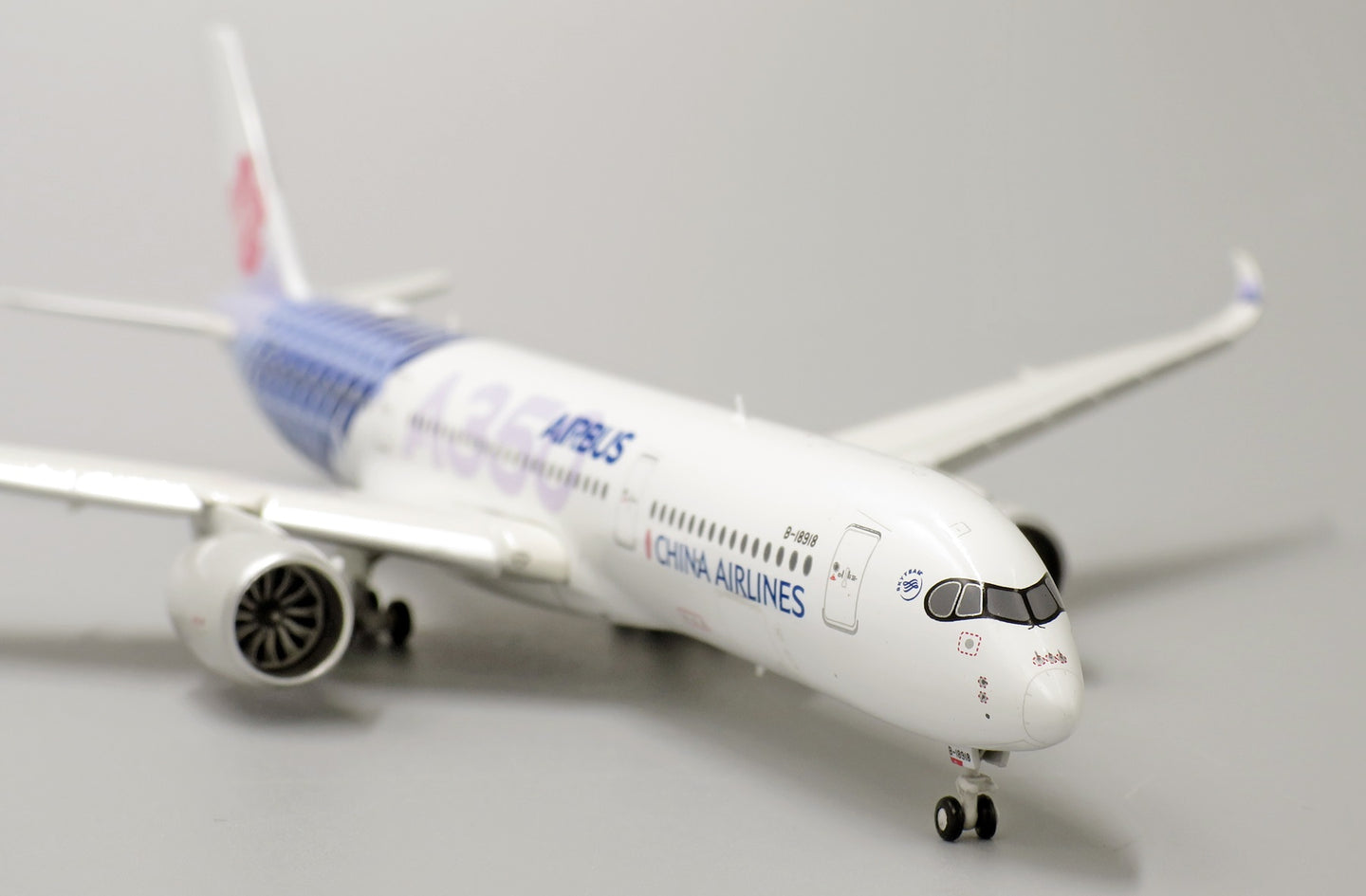 JC WINGS A350-900XWB CHINA AIRLINES "CARBON FIBER" (FLAPS DOWN) REG: B-18918