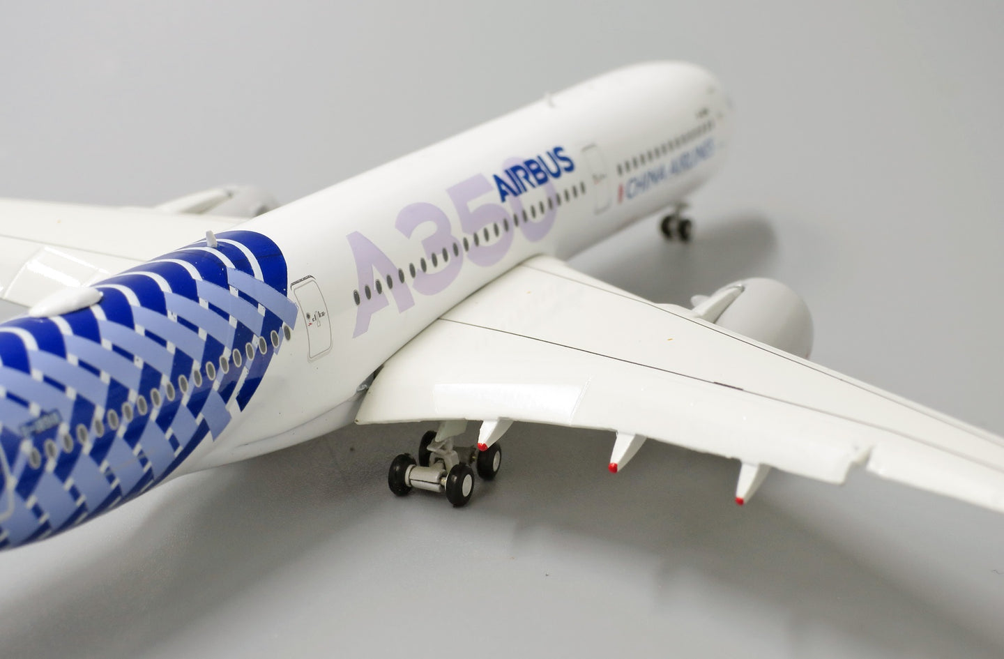 JC WINGS A350-900XWB CHINA AIRLINES "CARBON FIBER" (FLAPS DOWN) REG: B-18918