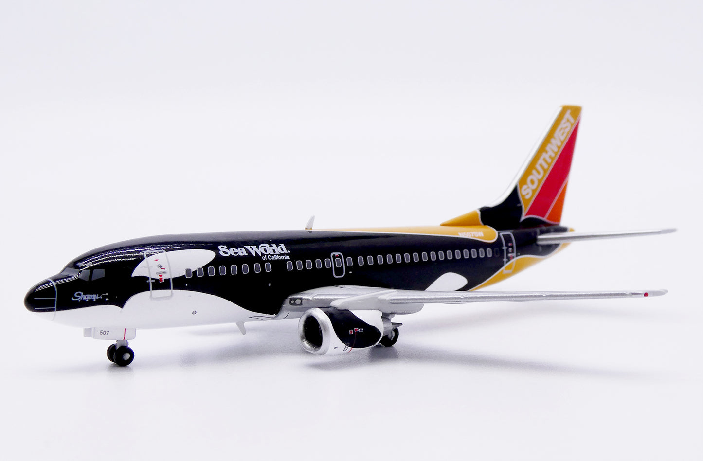 JC WINGS B737-500 SOUTHWEST AIRLINES "SEAWORLD OF CALIFORNIA" REG: N507SW