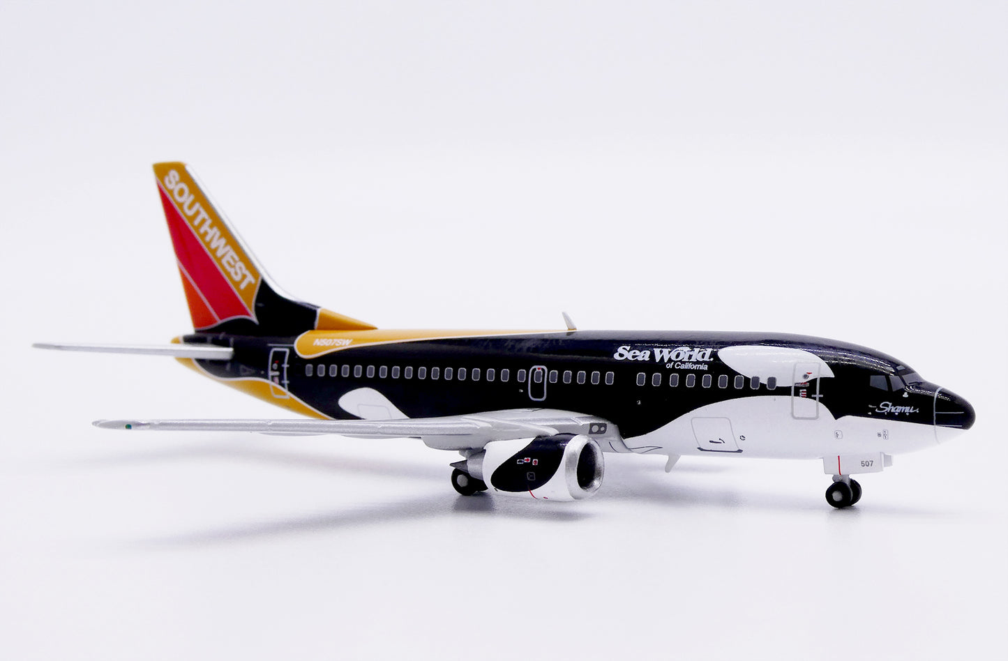 JC WINGS B737-500 SOUTHWEST AIRLINES "SEAWORLD OF CALIFORNIA" REG: N507SW