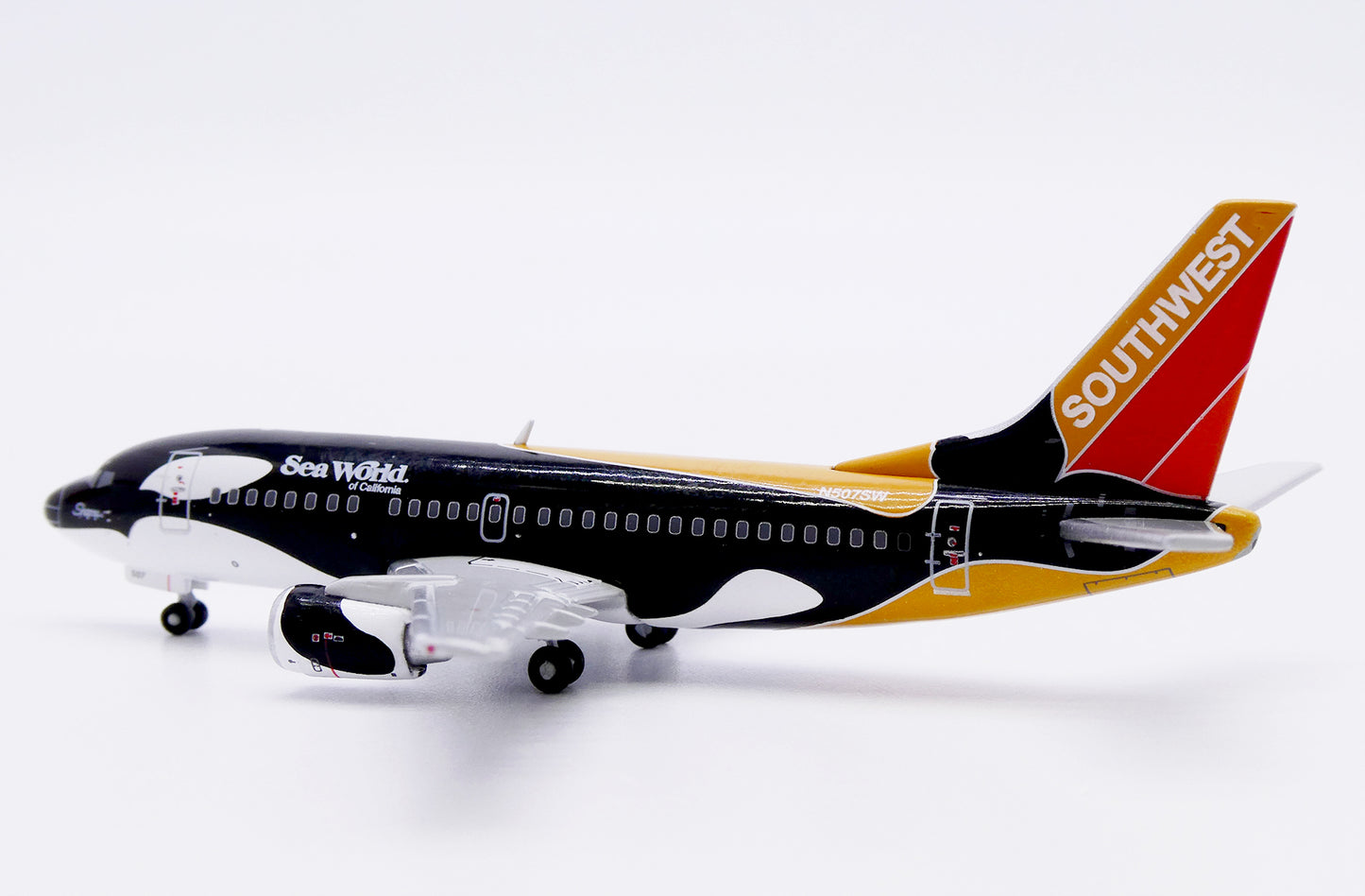 JC WINGS B737-500 SOUTHWEST AIRLINES "SEAWORLD OF CALIFORNIA" REG: N507SW