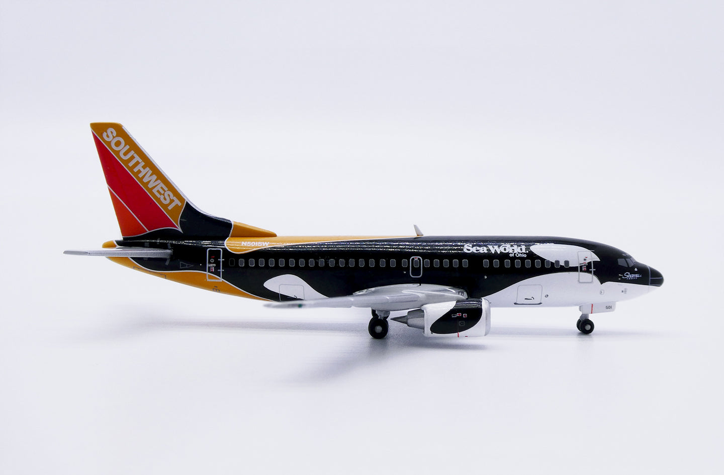 JC WINGS B737-500 SOUTHWEST "SHAMU THREE - SEAWORLD OF OHIO" REG: N501SW