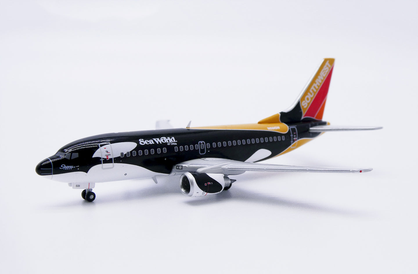 JC WINGS B737-500 SOUTHWEST "SHAMU THREE - SEAWORLD OF OHIO" REG: N501SW