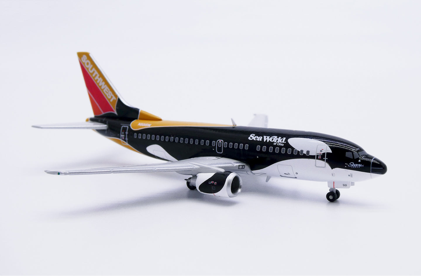 JC WINGS B737-500 SOUTHWEST "SHAMU THREE - SEAWORLD OF OHIO" REG: N501SW