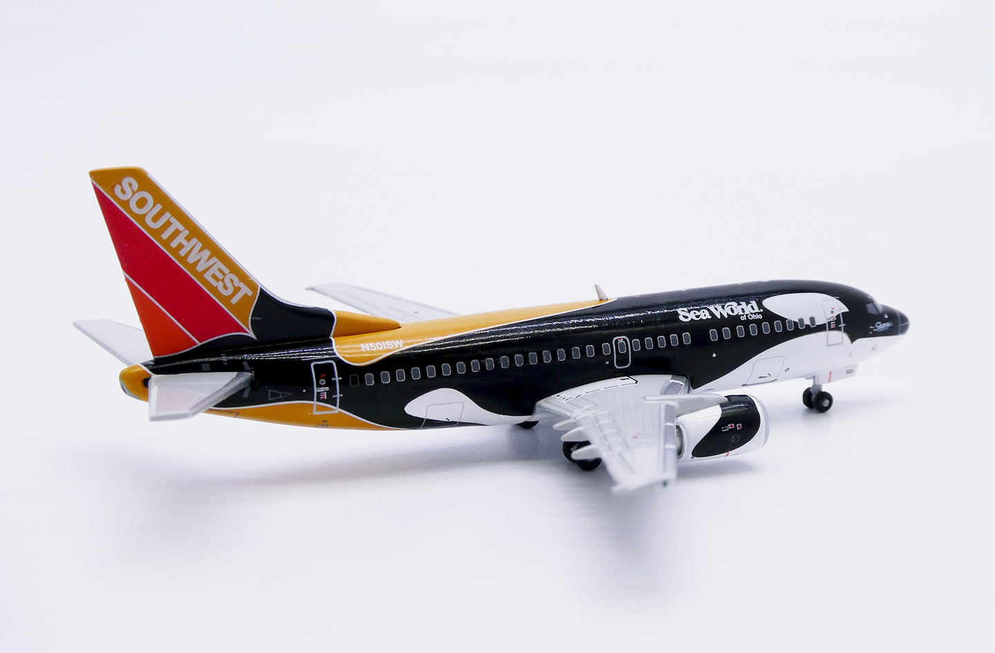 JC WINGS B737-500 SOUTHWEST "SHAMU THREE - SEAWORLD OF OHIO" REG: N501SW