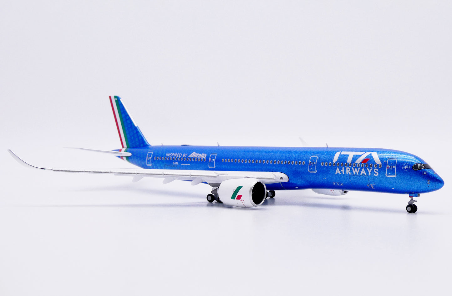 JC WINGS A350-900XWB ITA AIRWAYS "INSPIRED BY ALITALIA" (FLAPS DOWN) REG: EI-IFA