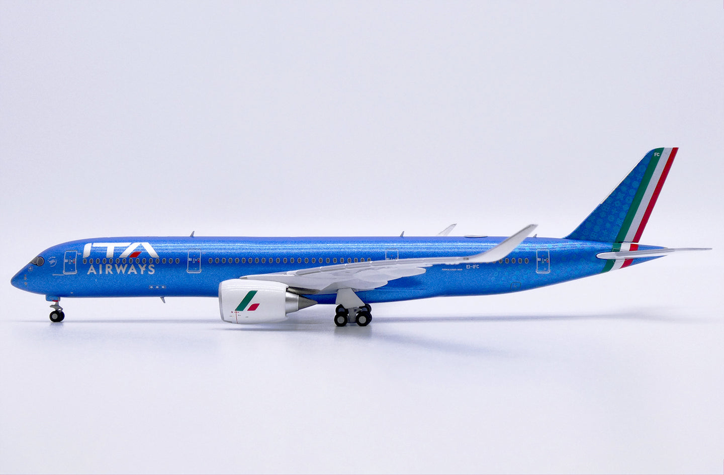 JC WINGS A350-900XWB ITA AIRWAYS REG: EI-IFC