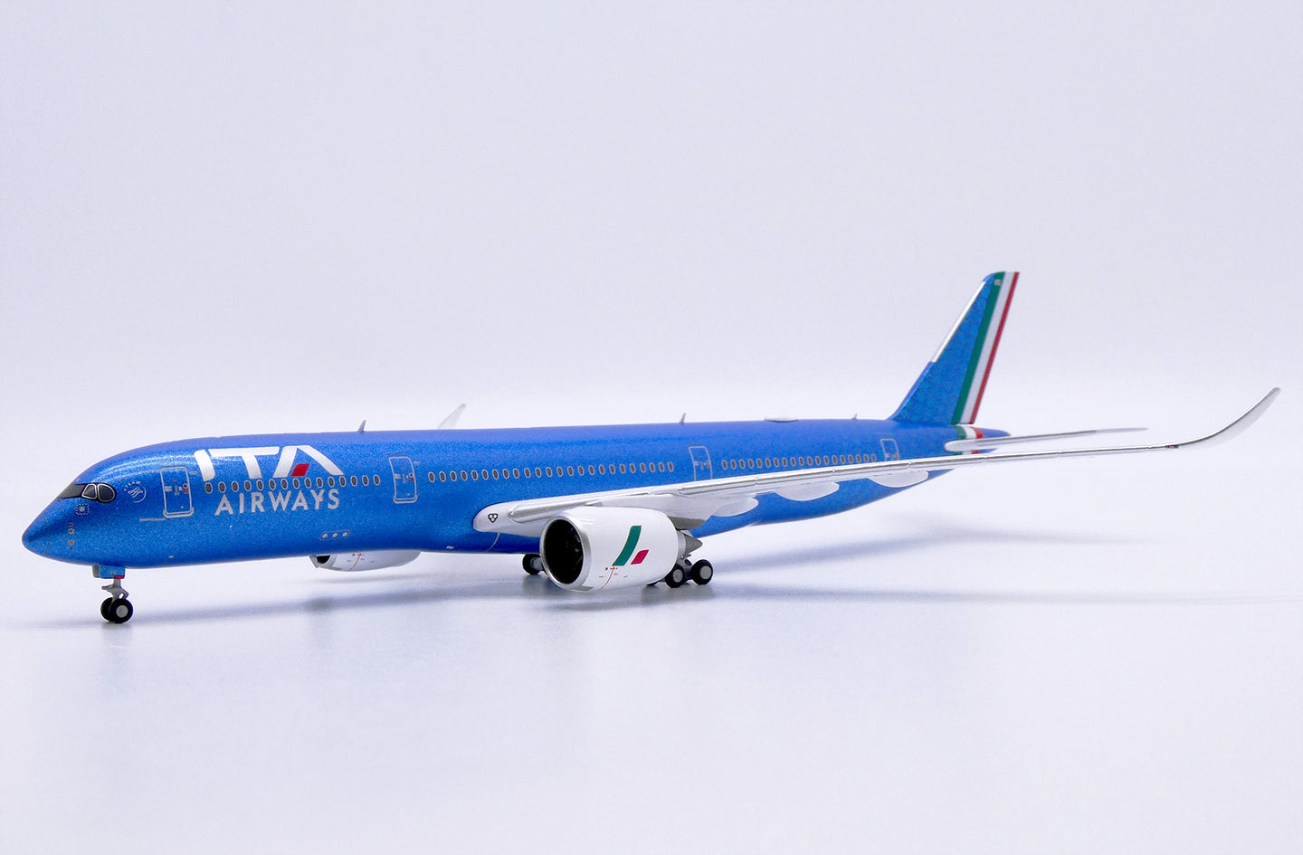 JC WINGS A350-900XWB ITA AIRWAYS REG: EI-IFC